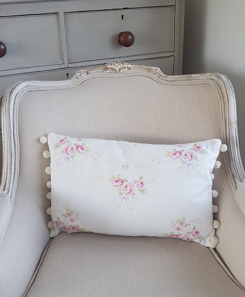Rose and Bows Linen Cushion-m Ivory Pompom