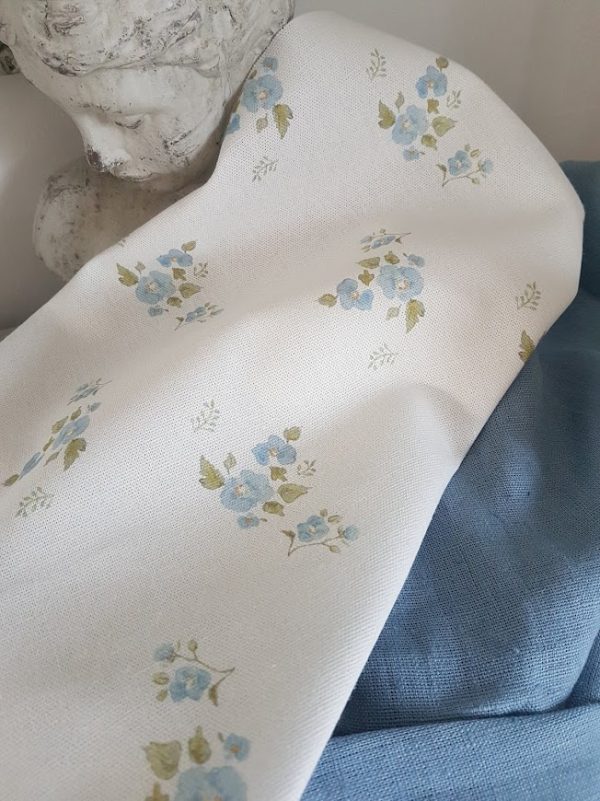 Petite Fleurs On Ivory Linen Fabric