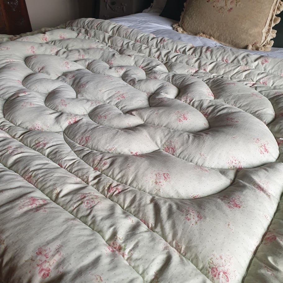 Faded Green Floral Polka Dot Double Sided Single Eiderdown 103x149cm - Image 3