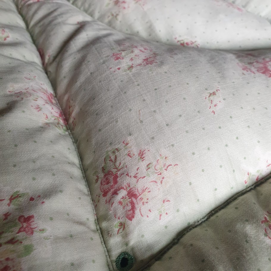 Faded Green Floral Polka Dot Double Sided Single Eiderdown 103x149cm - Image 5