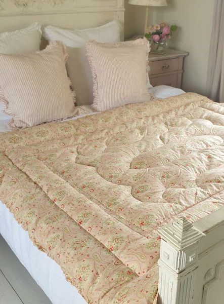 Vintage Pink Roses Paisley Feather Eiderdown Pie Crust Edge, 3 Quarter Size W132 x L167cm