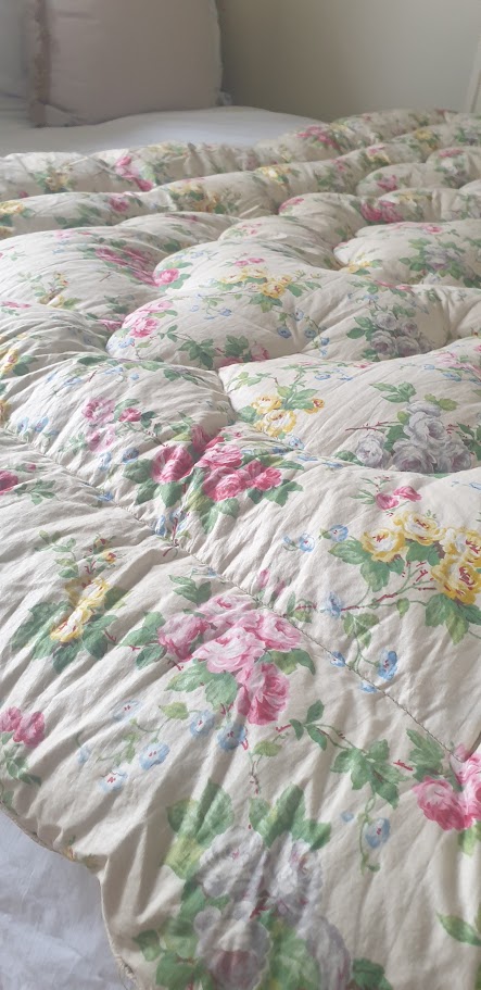 Summer Roses Vintage Feather Eiderdown 98cm x 170cm - Image 5