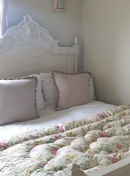 Summer Roses Vintage Feather Eiderdown 98cm x 170cm