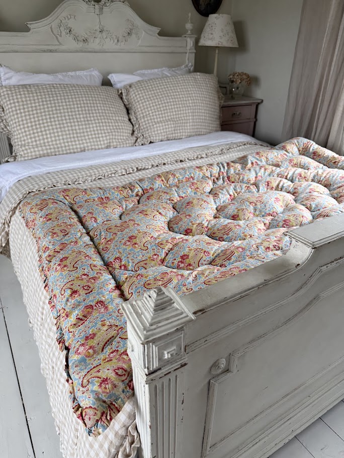 Floral Blue Paisley Pie Crust Edge Vintage Feather Eiderdown 101cm x 154cm - Image 5